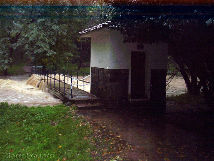 011_Fluvia_Pont_Tries_Olot_cno